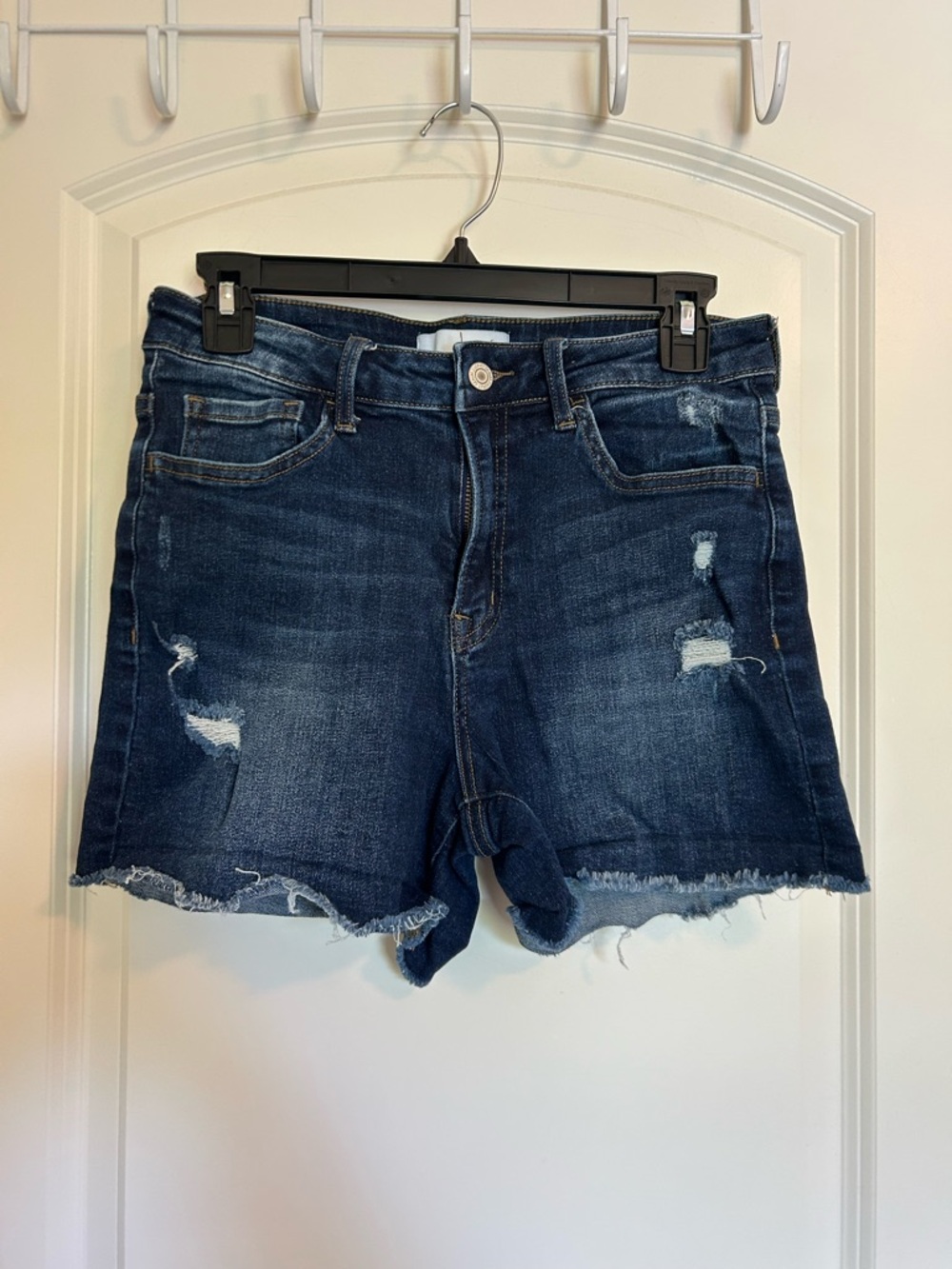 Vervet Women's Dark Blue Distressed Denim Jean Shorts stretch